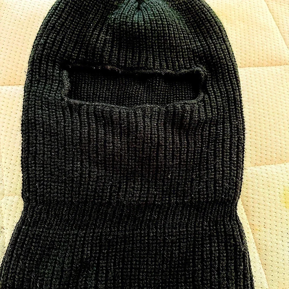 Knit Full Face Mask with Eyehole. Kids Size 4-7. Black.